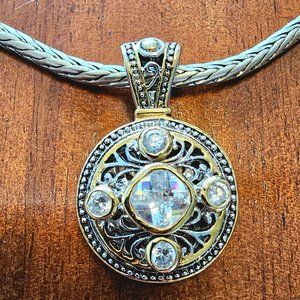 Premium Designs necklace thick chain w beautiful gold & silver tone pendant